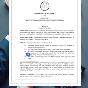 Puede incluir: Un documento blanco titulado "OPERATING AGREEMENT" para una empresa, con texto que incluye "ARTICLE I Company Formation" y cláusulas legales. Un logotipo está en la parte superior. El documento está sobre una superficie gris.