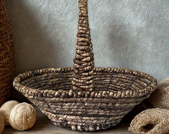 Coastal Twisted Seagrass Basket with Handle