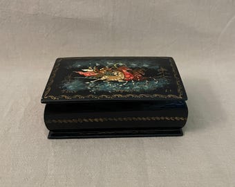 Vintage Russian Artist Signed Black Lacquer Trinket Box  Winter Horses Sleigh Scene