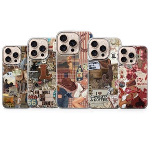 Könnte beinhalten: Fünf Handyhüllen mit einem Collage-Design mit Cowboy-Motiven. Die Hüllen zeigen Bilder von Cowboys, Hüten, Stiefeln und Texten wie "Cowboys & Coffee" und "The World Needs More Cowboys". Die Farbpalette umfasst Braun-, Rot- und Beigetöne.