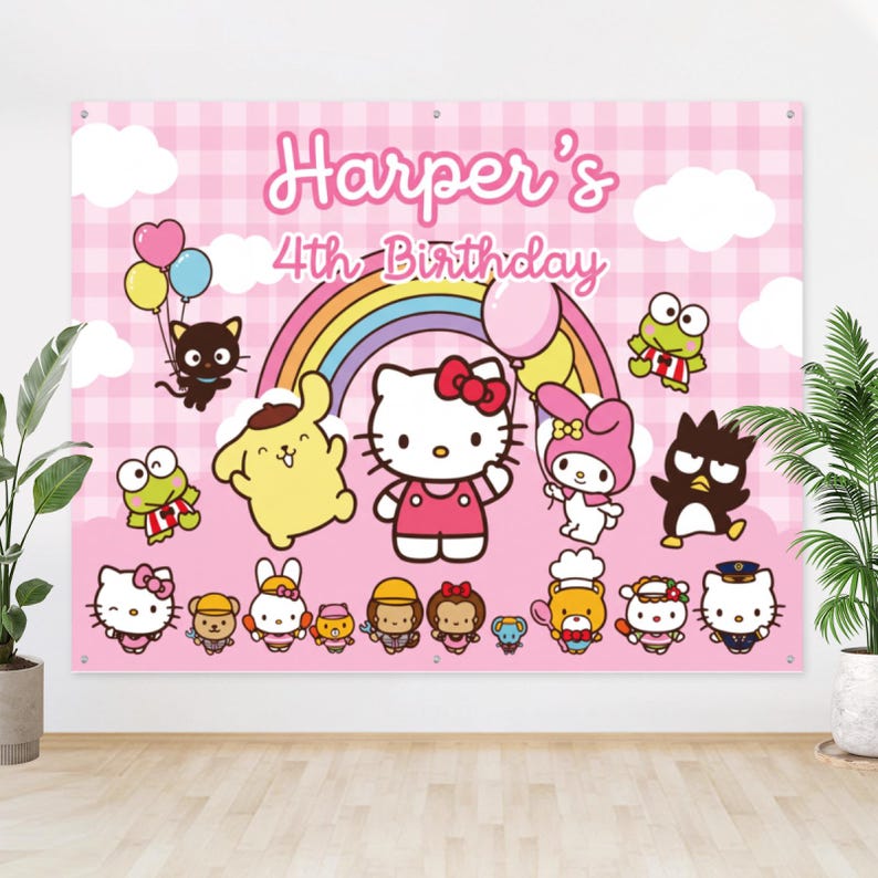 Może przedstawiać: R&oacute;żowy baner urodzinowy z Hello Kitty i przyjaci&oacute;łmi. Baner zawiera tęczę, chmury i tekst "Harper's 4th Birthday". Wyświetlane są r&oacute;żne postacie z kresk&oacute;wek.