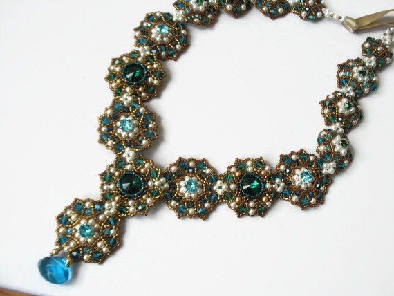 Beadwoven vintage style necklace with Swarovski elements. | Etsy