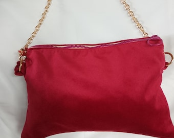 Green or burgundy velvet shoulder bag. Very practical and roomy. With zipper, lining, and inside pocket.