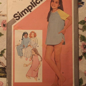 Simplicity Sewing Pattern 9788 Vintage 1980 Nightshirt, Pajamas and Babydolls -  Girls Sizes 7 and 8