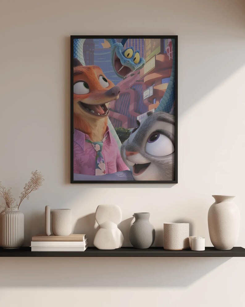 Puede incluir: Impresi&oacute;n art&iacute;stica enmarcada con personajes de la pel&iacute;cula animada Zootr&oacute;polis. La obra muestra un zorro, un conejo y una serpiente en un entorno urbano colorido. Los personajes tienen expresiones faciales expresivas e interact&uacute;an.