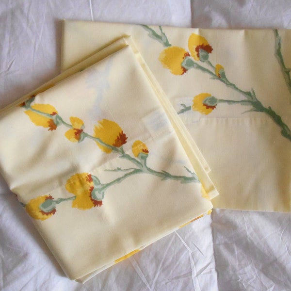 Vintage Pillow Cases Set of 2 Percale Yellow Floral Standard Fieldcrest Perfection