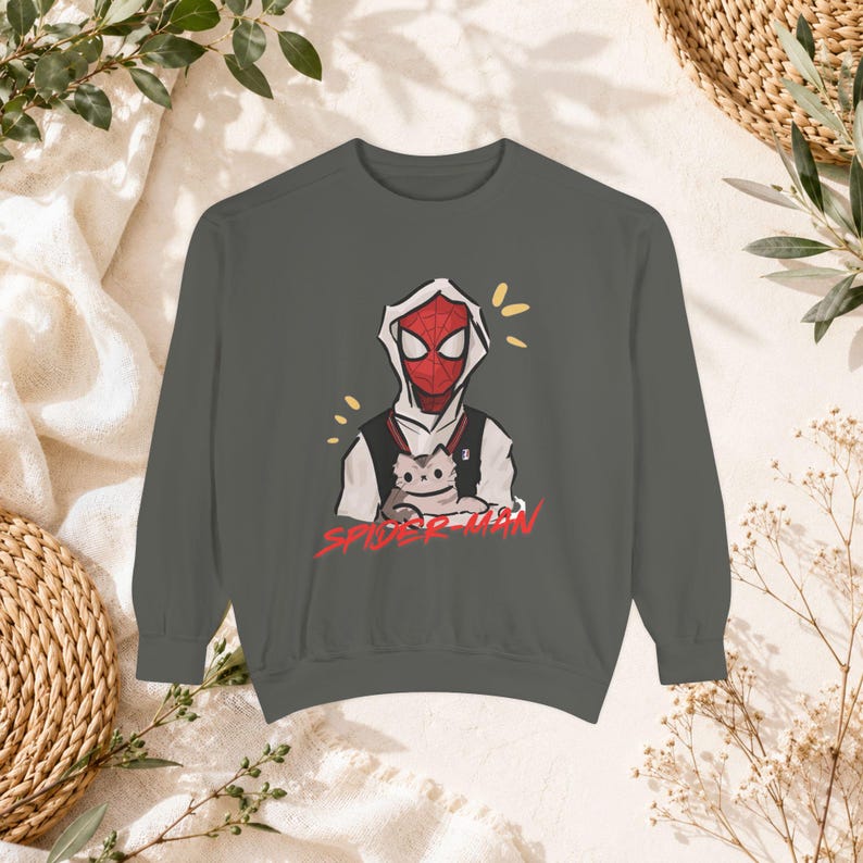 Spider Hero Cat Sweatshirt, Comic Inspired Oversized Crewneck, Aesthetic Pullover, Cozy Unisex Streetwear, Comic Spiderman Sweat zdjęcie 5