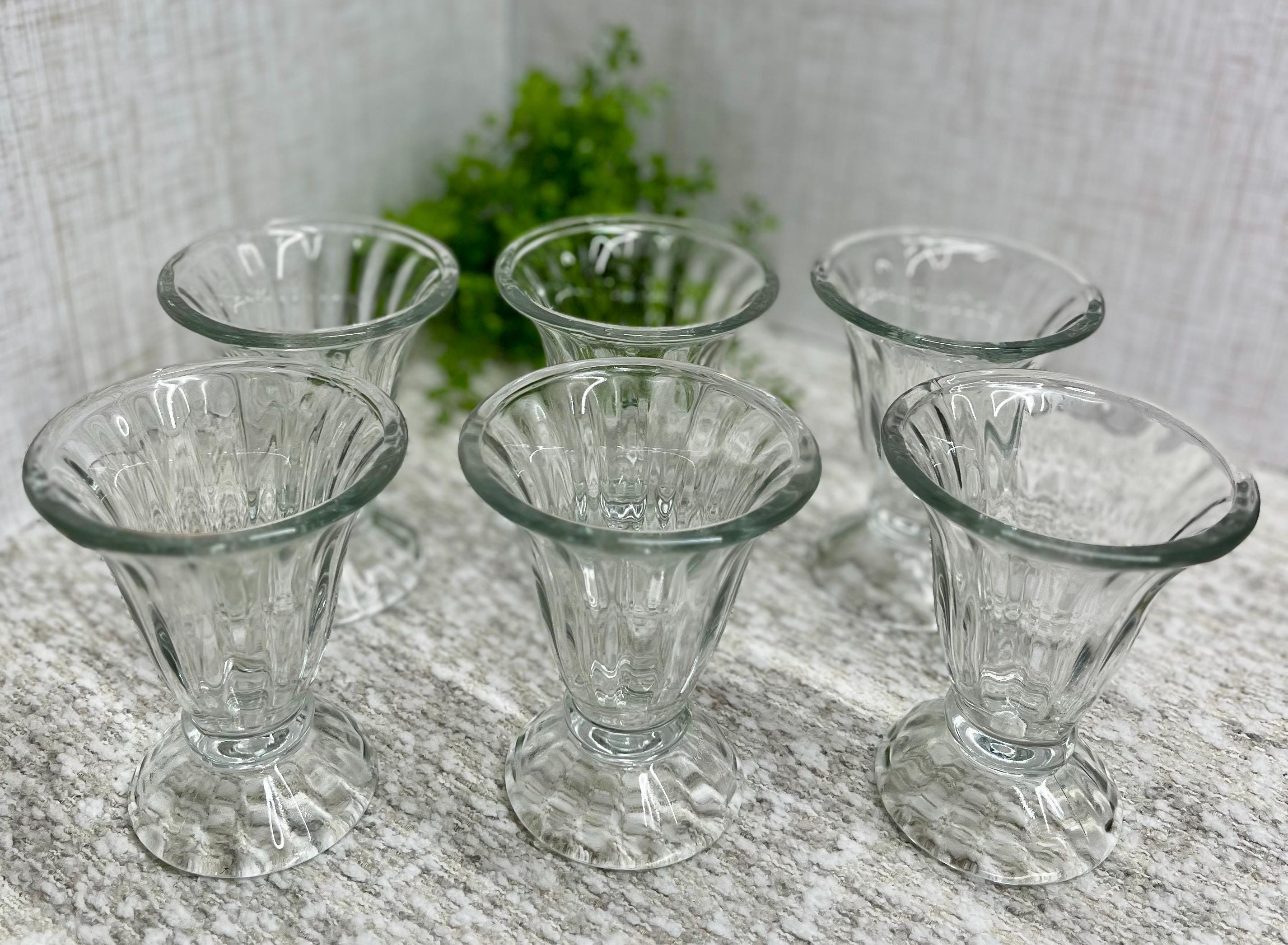 Lot de 4 verres à pied gravés de style Art Déco
