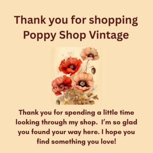 K&ouml;nnte beinhalten: Ein Set aus drei Keramikbechern mit gesprenkelter, matter Oberfl&auml;che. Die Becher sind in Creme-, Hellgrau- und Dunkelgraut&ouml;nen gehalten. Jeder Becher hat ein schlichtes, minimalistisches Design und einen abgerundeten Henkel. F&uuml;r Kaffee oder Tee.