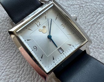 Disney Men’s Watch quartz silver dial blue hands with leather deployment strap works!