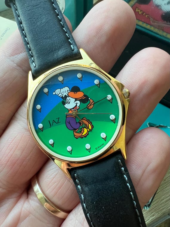Vintage-Mickey mouse watch with green band Vintage Mickey Mouse Wrist Watch Small Wind Up Moving Flower  main image 3
