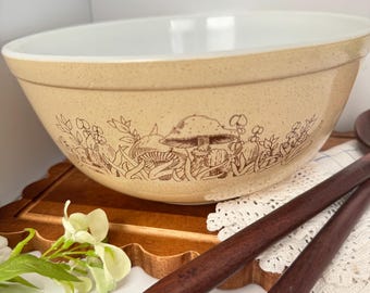 Tigela de mistura vintage Pyrex Forest Fancies em formato de cogumelo, bege com pintas, estilo Cinderela, 25 cm (10 polegadas).