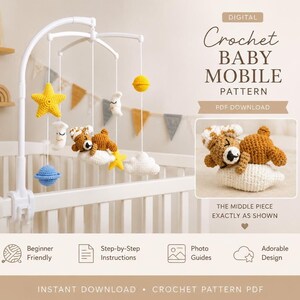 Puede incluir: Móvil para bebé de ganchillo con marco blanco, con una estrella, luna y bola amarillas, un oso marrón sobre una nube blanca y un planeta azul. El texto dice "Crochet BABY MOBILE PATTERN PDF DOWNLOAD".