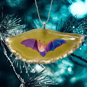 Bat ornament, witchy Christmas tree decor, spooky agate slice ornament, cute wildlife resin art, Halloween animal lover gift