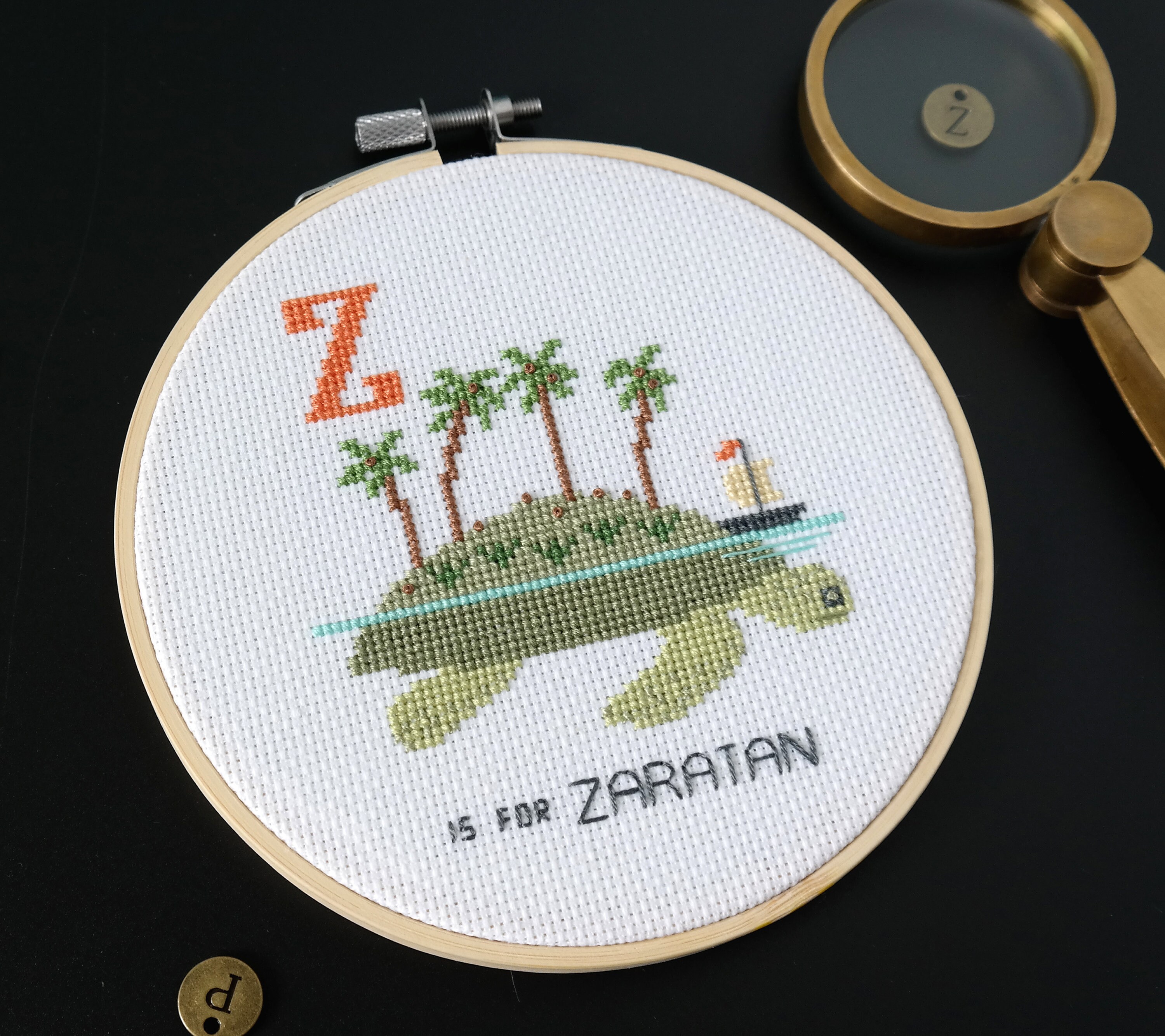 Zaratan punto de cruz moderno Cryptid ABCs Criptozoología - España