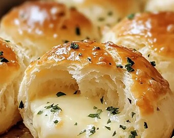 Pillsbury-Käsebomben mit Knoblauchbutter (PDF-Rezept) – Einfacher Käse-Snack – Mit Mozzarella gefüllte Kekse – Sofort-Download