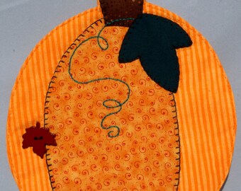 Pumpkin Harvest Mug Rug - Red Leaf