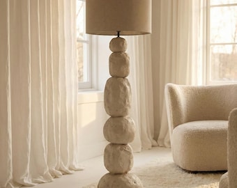 Lámpara de pie Totem escultural – Iluminación con aspecto de piedra orgánica – Decoración moderna Wabi Sabi