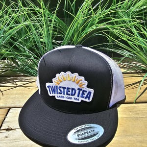 Twisted Tea Broderad Snapback-keps – Humorkeps för vuxna