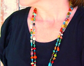 Collier de pierres semi-précieuses. Bracelet en pierres semi-précieuses. Bijoux multicolores. Bijoux multi-pierres. Bijoux en pierres semi-précieuses
