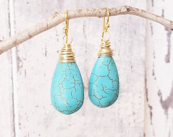 Lange Gold und Türkis Ohrringe.Wire gewickelt Türkis Howlite Baumseider Ohrringe.Türkis Schmuck. Türkis und Gold Ohrringe.Boho Ohrringe