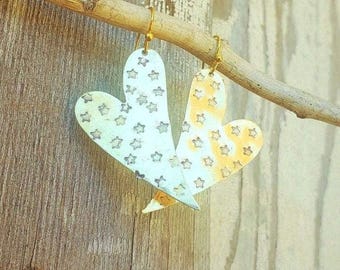 Boucles d'oreilles en or coeur et étoile. Boucles d'oreilles pendantes coeurs fantaisistes. Bijoux étoile et coeur amusants. Bijoux étoiles. Cadeau Saint-Valentin pour amoureux du coeur