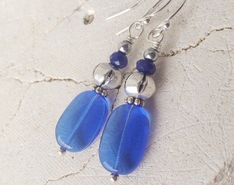 Sapphire Blue Dangle Earrings. Blue Glass ans Silver Drop Earrings. Blue Glass Earrings. Blue Glass Jewelry. Cobalt Blue Jewelry