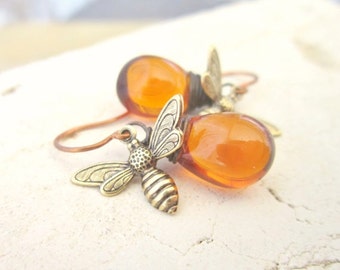 Honey Bee Jewelry.Honey Bee Earrings. Wire Wrapped Drops Honey Amber Earrings.Amber Glass Dangle Earrings.Amber Jewelry.Gift for Bee Lover