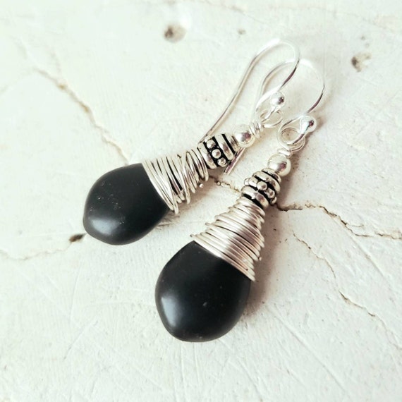 Black Onyx Earrings.  Sterling Silver Wire Wrapped Black Dangle Earrings.  Black Earrings.Black Stone Earrings. Black Jewelry