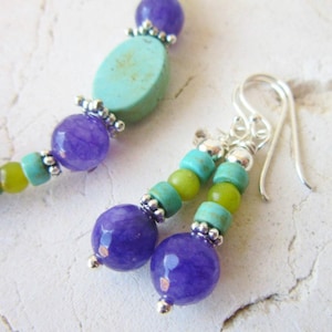 Turquoise Howlite & Amethyst Earrings. Amethyst and Turquoise Earrings. Turquoise Dangle Earrings. Turquoise Jewelry. Amethyst Drop Earrings