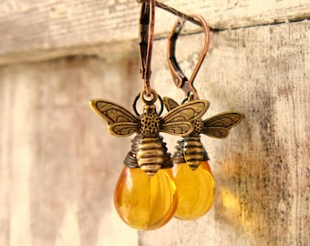 Honey Bee Earrings. Honey Bee Jewelry.Wire Wrapped Glass Honey Amber Earrings.Amber Glass Dangle Earrings.Amber Jewelry.Gift for Bee Lover