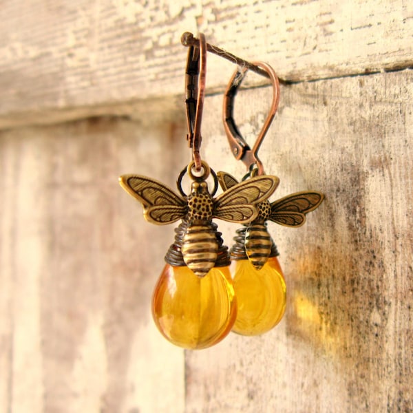 Honey Bee Earrings. Honey Bee Jewelry.Wire Wrapped Glass Honey Amber Earrings.Amber Glass Dangle Earrings.Amber Jewelry.Gift for Bee Lover