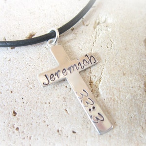 Garçons Première Communion Gift.Boys Première Communion collier. L&#39;écriture Mens Cross Necklace.Confirmation Necklace.Boys Communion bijoux