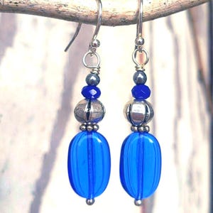Sapphire Blue Dangle Earrings. Blue Glass ans Silver Drop Earrings. Blue Glass Earrings. Blue Glass Jewelry. Cobalt Blue Jewelry
