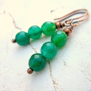 Green Jade Earrings. Emerald Green Dangle Earrings. Green Jade Jewelry. Emerald Green Drop Earrings. Faceted Jade and Copper Earrings.