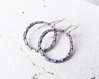 Pendientes colgantes Infinity Sterling Silver. Pendientes de Plata de Ley Artisan Circle. Joyería de Plata de Ley. Joyería Infinity. Círculo de Plata
