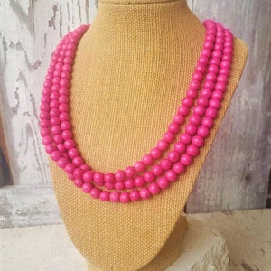 Helle rosa Halskette. Rosa Statement. Multi Strang Halskette. Rosa Howlith Bib Halskette. Leuchtendes Pink. St. Hot Pink Schmuck