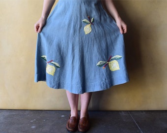 1940s 1950s embroidered raffia linen skirt . size xs to small