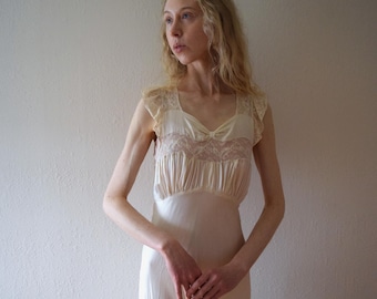 1930s silk and lace gown . vintage wedding slip dress . size xs