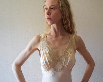 1940s silk bias cut gown . satin and lace slip dress . size xs to small