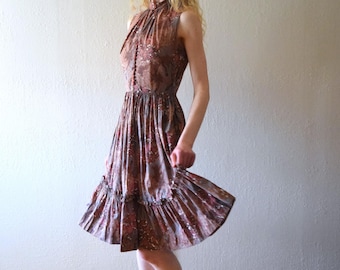 Vintage 1950s botanical print ruffled dress . size small