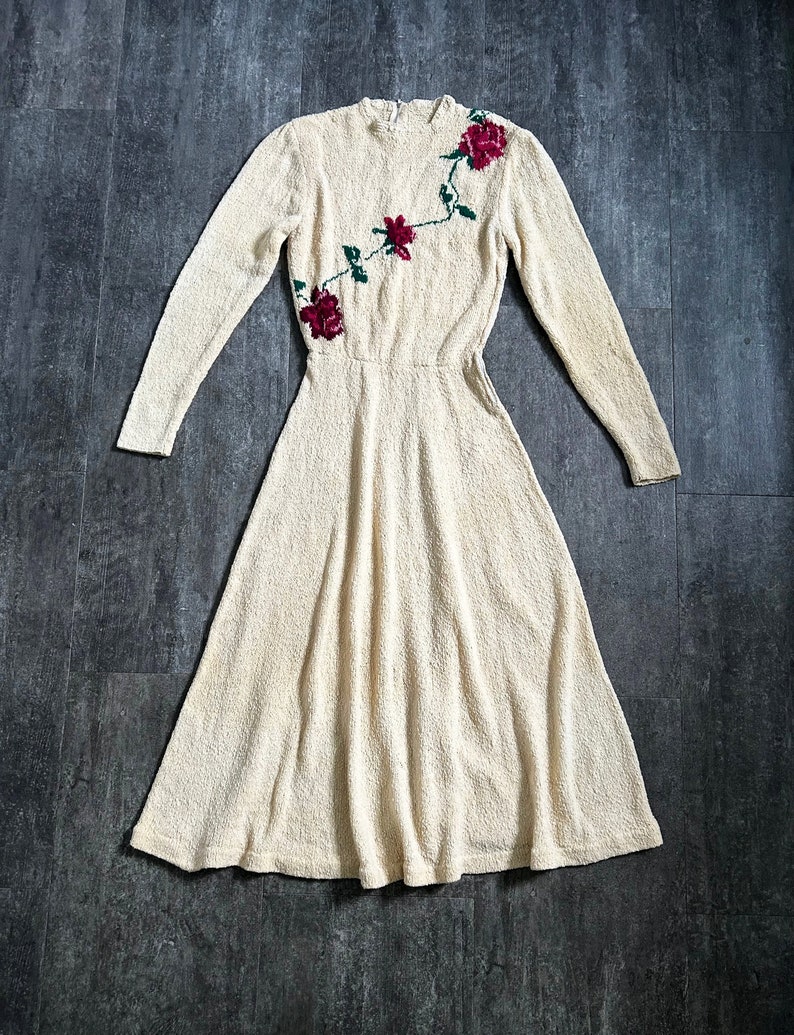 1940s rose knit dress . vintage flower wool knit . size xs to s image 2