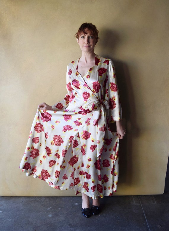 Vintage 1940s rose print satin dressing gown . si… - image 4