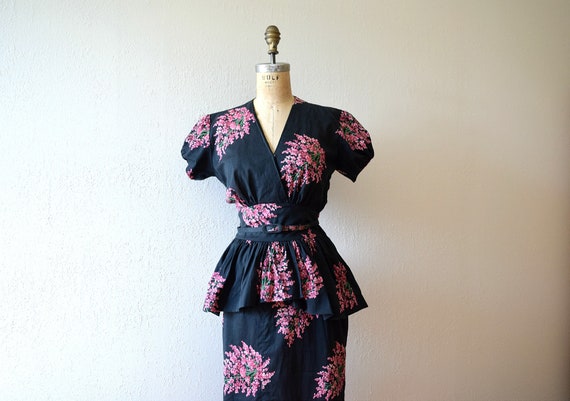 1940s dark floral dress . vintage 40s dress