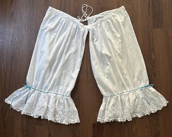 Antika bloomers med split-drapering och band. Storlek large till xxxl