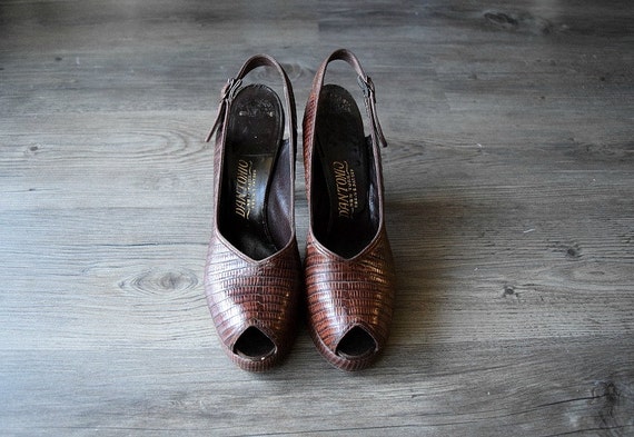 1940s platform heels . vintage 40s brown slingback