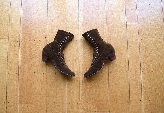 Edwardian boots . antique 1910s brown velvet shoes