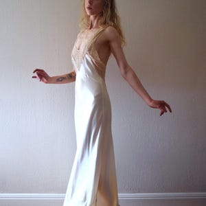 Vintage 1940s satin and lace gown . size small to s/m