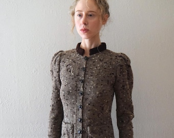 Vintage 1930s cardigan . 30s wool sweater . size xs to small