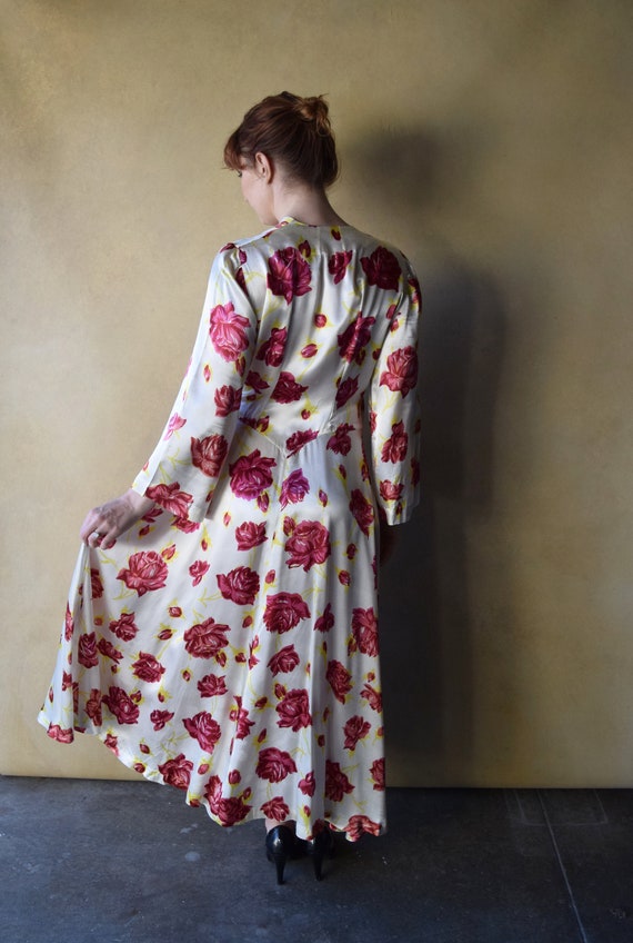 Vintage 1940s rose print satin dressing gown . si… - image 6